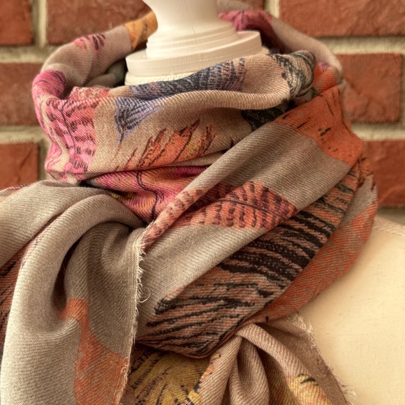 •Codello Germany Feathers Print Oversized Shawl Blanket Light Scarf 43”x72”NWOT - Picture 9 of 14